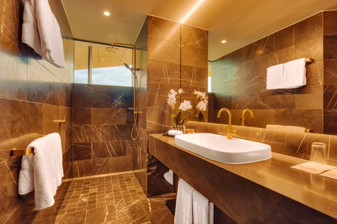 Eatons Hill Hotel - ACT Tourism 11