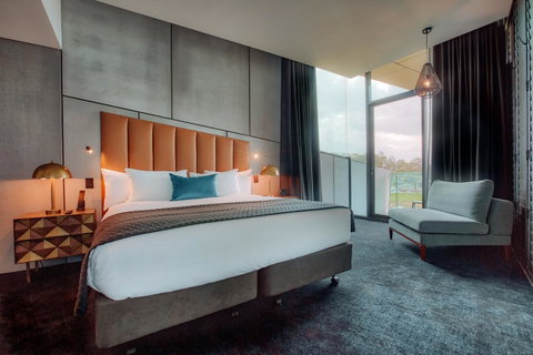 Eatons Hill Hotel - ACT Tourism 15