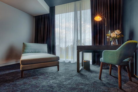 Eatons Hill Hotel - ACT Tourism 21