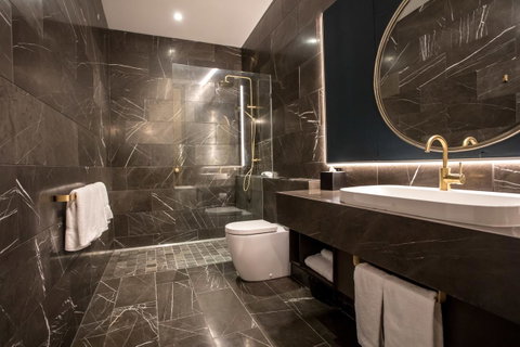Eatons Hill Hotel - ACT Tourism 29