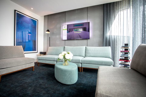 Eatons Hill Hotel - ACT Tourism 32