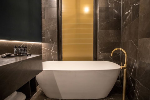 Eatons Hill Hotel - ACT Tourism 27