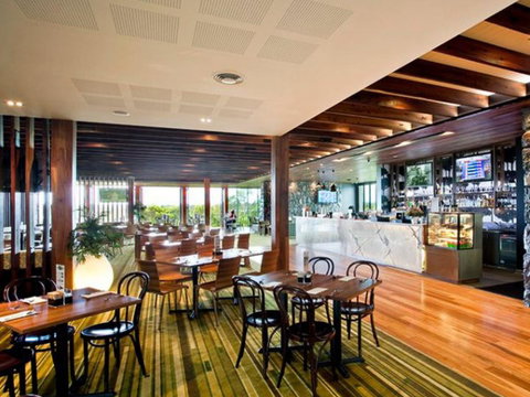 Eatons Hill Hotel - ACT Tourism 6
