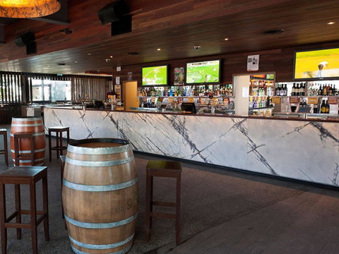 Eatons Hill Hotel - ACT Tourism 38