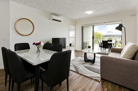 Arise Princess Regent Apartments - ACT Tourism 11