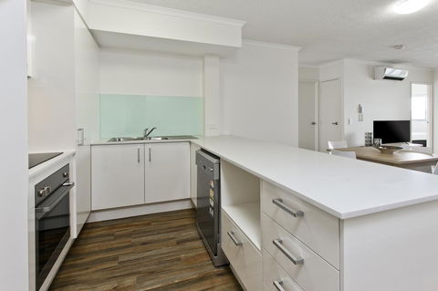 Arise Princess Regent Apartments - ACT Tourism 4