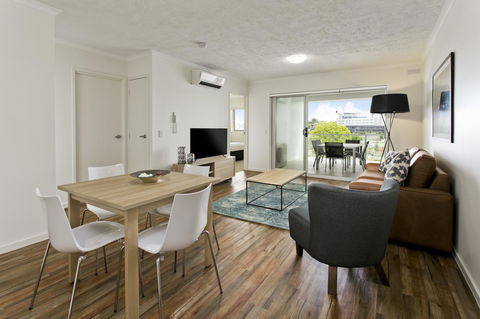 Arise Princess Regent Apartments - ACT Tourism 3