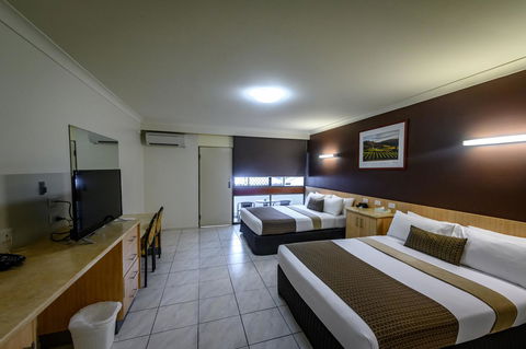 Reef Gateway Hotel - ACT Tourism 0