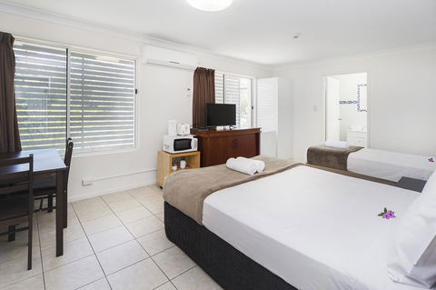 Sunshine Beach Resort - ACT Tourism 8