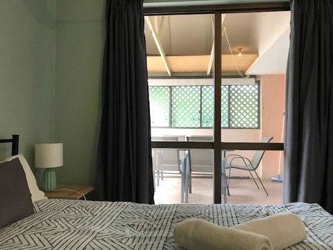 Location! 2BR Town View Unit In Centre Of Airlie. - ACT Tourism 24