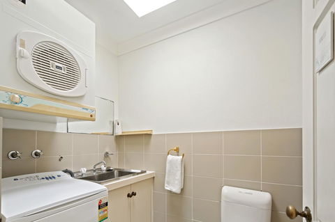 Location! 2BR Town View Unit In Centre Of Airlie. - ACT Tourism 18