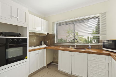 Location! 2BR Town View Unit In Centre Of Airlie. - ACT Tourism 11