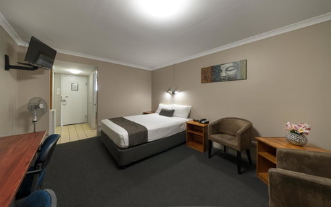 Cosmopolitan Motel & Serviced Apartments - ACT Tourism 5