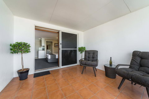 Cosmopolitan Motel & Serviced Apartments - ACT Tourism 18