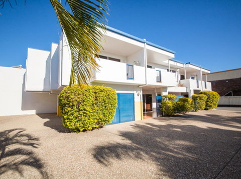 Cosmopolitan Motel & Serviced Apartments - ACT Tourism 2