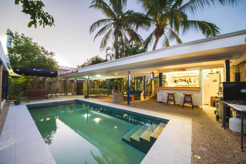 Cosmopolitan Motel & Serviced Apartments - ACT Tourism 1