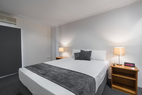 Cosmopolitan Motel & Serviced Apartments - ACT Tourism 3