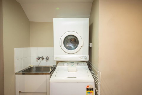 Cosmopolitan Motel & Serviced Apartments - ACT Tourism 23