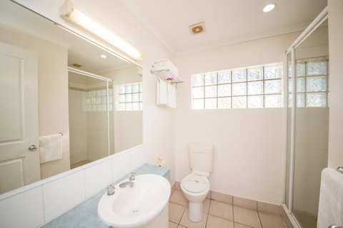 Cosmopolitan Motel & Serviced Apartments - ACT Tourism 20
