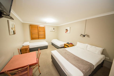 Cosmopolitan Motel & Serviced Apartments - ACT Tourism 7