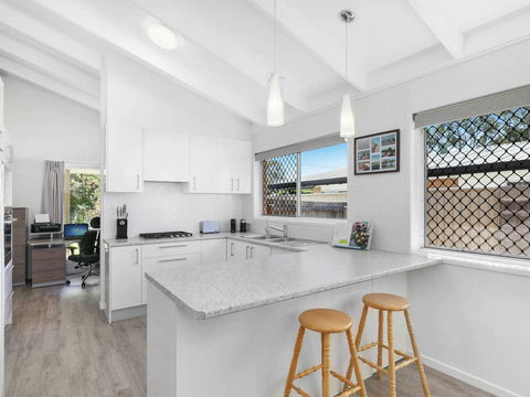 Beautiful Home- Walk To Beach-Short Drive To Noosa - ACT Tourism 0