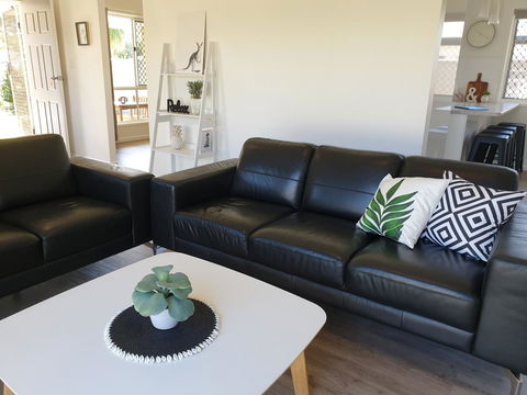 Beautiful Home- Walk To Beach-Short Drive To Noosa - ACT Tourism 3