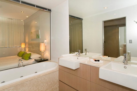 Ambience On Burleigh Beach - ACT Tourism 25