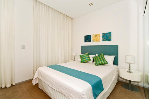 Ambience On Burleigh Beach - ACT Tourism 21