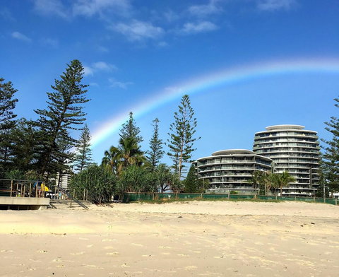 Ambience On Burleigh Beach - ACT Tourism 4