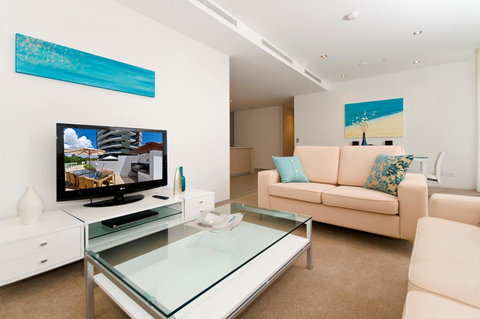 Ambience On Burleigh Beach - ACT Tourism 9