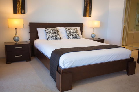 Ambience On Burleigh Beach - ACT Tourism 17