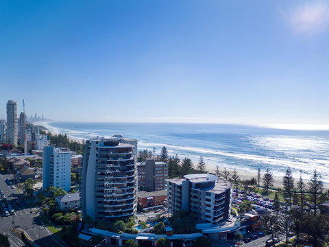 Ambience On Burleigh Beach - ACT Tourism 5