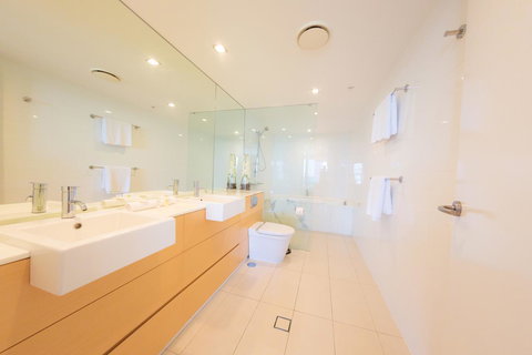 Ambience On Burleigh Beach - ACT Tourism 29