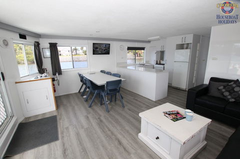 Coomera Houseboats - ACT Tourism 8