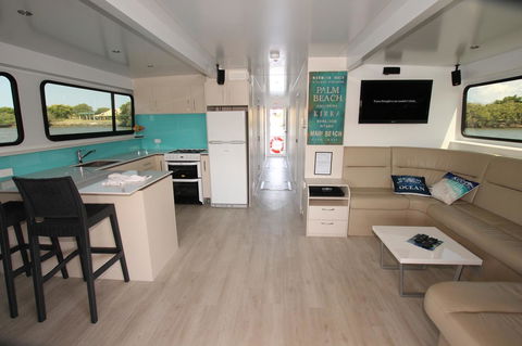 Coomera Houseboats - ACT Tourism 9