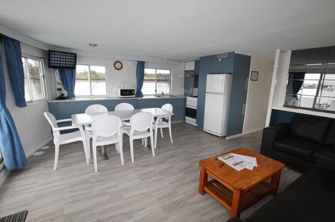 Coomera Houseboats - ACT Tourism 5