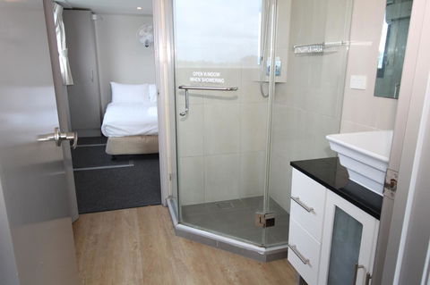 Coomera Houseboats - ACT Tourism 23