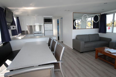 Coomera Houseboats - ACT Tourism 15