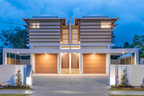 Noosa Villas - ACT Tourism 0