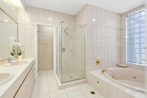 Havana Blue - Large 4 Bedroom Family Home - ACT Tourism 14