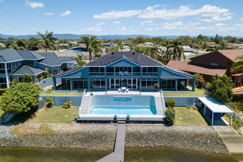 Havana Blue - Large 4 Bedroom Family Home - ACT Tourism 6