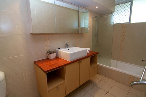 Hi Ho Beach Apartments On Broadbeach - ACT Tourism 36