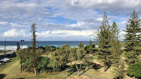 Hi Ho Beach Apartments On Broadbeach - ACT Tourism 32