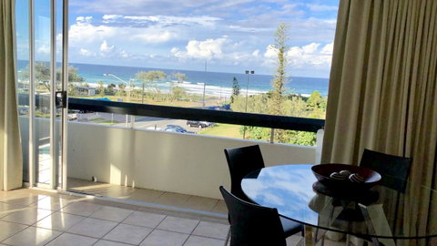 Hi Ho Beach Apartments On Broadbeach - ACT Tourism 26