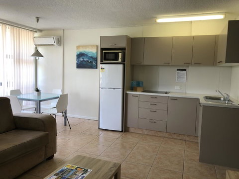 Hi Ho Beach Apartments On Broadbeach - ACT Tourism 9