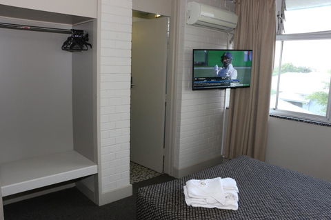Brighton Hotel - ACT Tourism 9