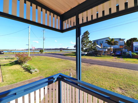 Waterside Retreat - ACT Tourism 0