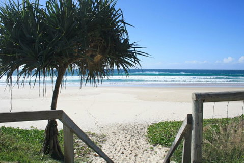 WAVES 203 ON CURRUMBIN - ACT Tourism 0