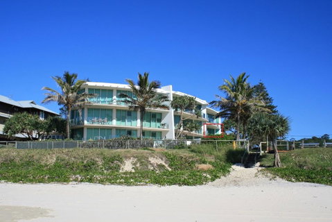 WAVES 203 ON CURRUMBIN - ACT Tourism 3