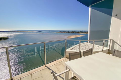 Waves Maroochy River - ACT Tourism 2